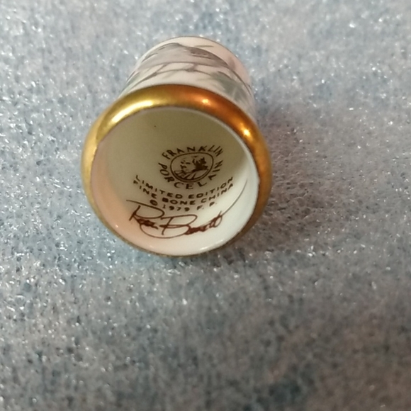 Franklin Porcelain 1979 Thimble Birds Flowers White Throated Sparrow - Picture 4 of 4